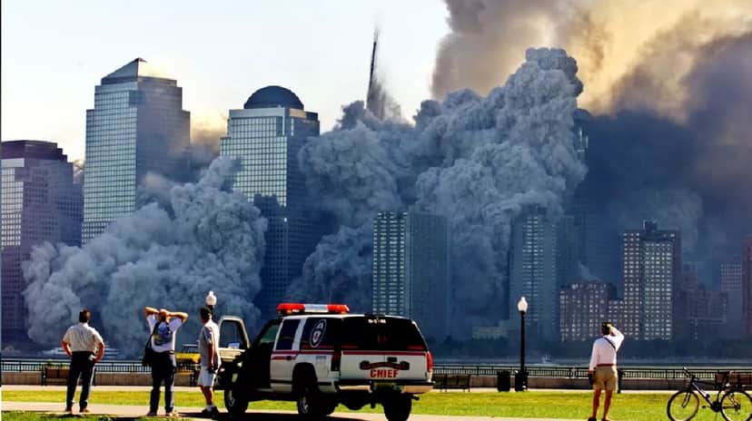 Fogo e fumaça invade o região de Lower Manhattan, Nova York (Foto: Divulgação) Fogo e fumaça invade o região de Lower Manhattan, Nova York (Foto: Divulgação)