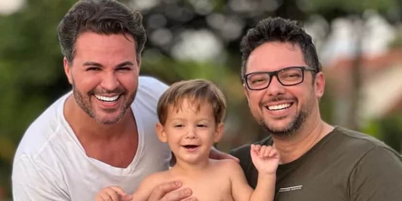 Eduardo Costa ao lado de ex da sua esposa e do enteado (Foto: Reprodução) Eduardo Costa ao lado de ex da sua esposa e do enteado (Foto: Reprodução)