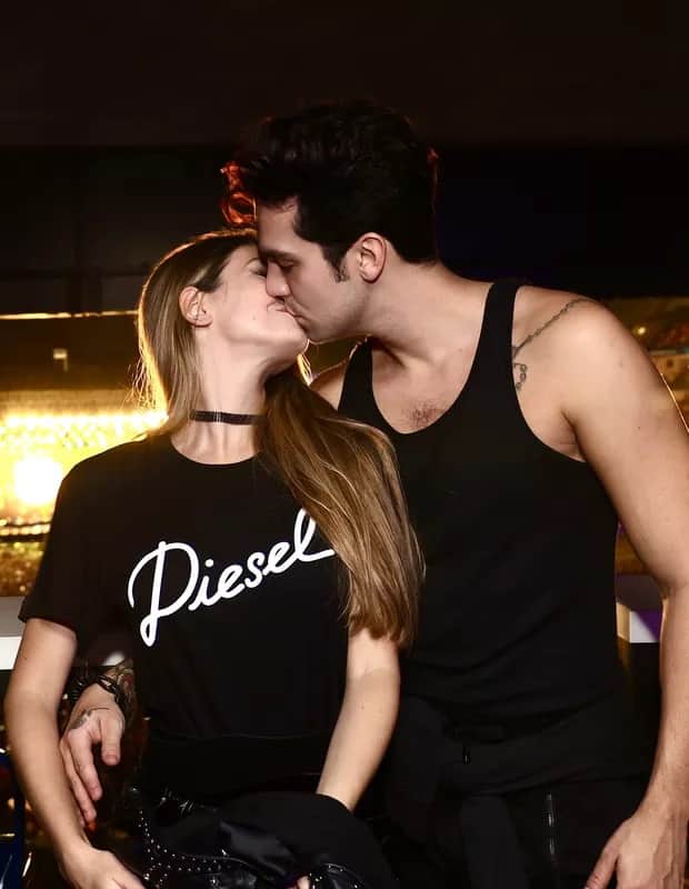 Luan Santana beijando a amada (Foto: Divulgação) Luan Santana beijando a amada (Foto: Divulgação)