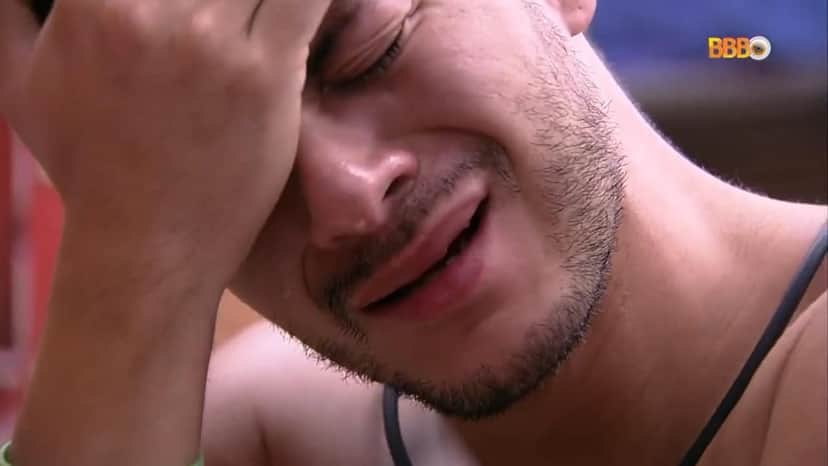 Arthur Aguiar chora demais com depoimento do avô e morre de saudades da familia Arthur Aguiar chora demais com depoimento do avô e morre de saudades da familia