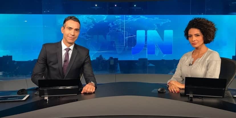 César Tralli e Aline Aguiar no "Jornal Nacional" (Foto: Divulgação/TV Globo) César Tralli e Aline Aguiar no "Jornal Nacional" (Foto: Divulgação/TV Globo)