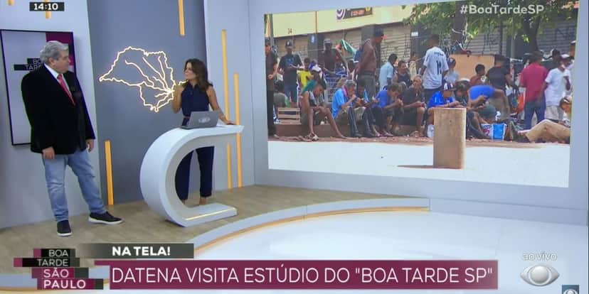 Datena invade BTSP, não esconde pressa de deixar estúdio e interrompe Adriana Araújo: "Só isso" Datena invade BTSP, não esconde pressa de deixar estúdio e interrompe Adriana Araújo: "Só isso"