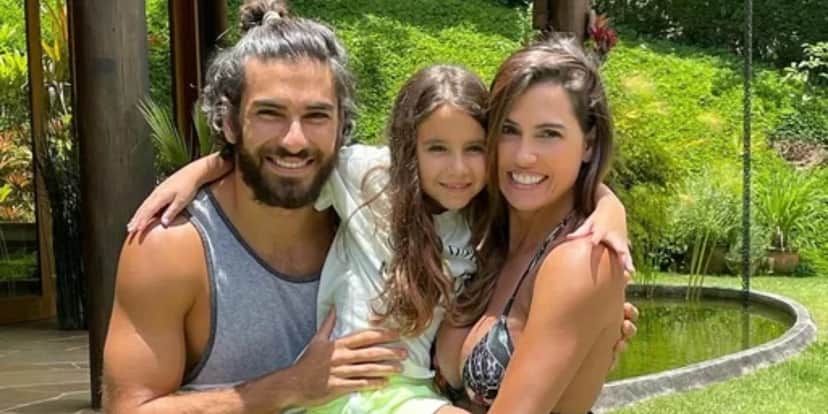 Deborah Secco, esposo e a filha - Foto: Reprodução Deborah Secco, esposo e a filha - Foto: Reprodução