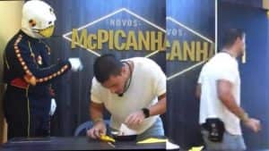 BBB22: Arthur Aguiar é expulso por comer demais (Foto: Reprodução/Montagem) BBB22: Arthur Aguiar é expulso por comer demais (Foto: Reprodução/Montagem)