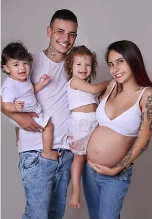 Igor Wender ao lado da esposa e dos filhos (Imagem: Reprodução) Igor Wender ao lado da esposa e dos filhos (Imagem: Reprodução)
