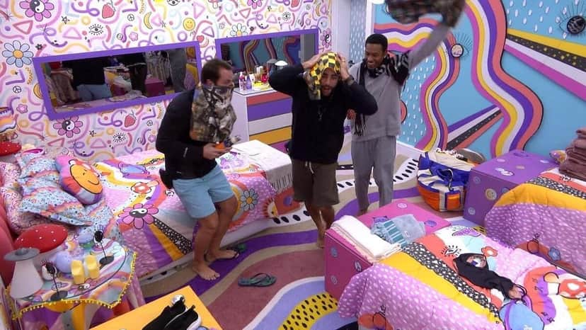 BBB22: Gustavo, Paulo André e Pedro Scooby dominam o Quarto Lollipop (Foto: Reprodução) BBB22: Gustavo, Paulo André e Pedro Scooby dominam o Quarto Lollipop (Foto: Reprodução)