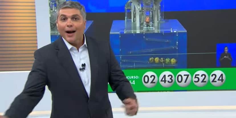 "Aconteceu", Joel Datena expõe ganho de prêmio da Mega-Sena e não esconde choque na Band: "R$94 milhões" "Aconteceu", Joel Datena expõe ganho de prêmio da Mega-Sena e não esconde choque na Band: "R$94 milhões"