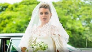 Vestido é inspirado na personalidade da noiva em 'Pantanal' (Foto: Reprodução / Globo) Vestido é inspirado na personalidade da noiva em 'Pantanal' (Foto: Reprodução / Globo)