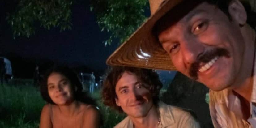 Bella Campos, Jesuíta Barbosa e Guito nos bastidores de "Pantanal" (Foto: Reprodução/Instagram) Bella Campos, Jesuíta Barbosa e Guito nos bastidores de "Pantanal" (Foto: Reprodução/Instagram)