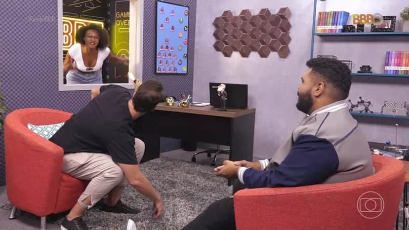 BBB22: Gustavo e Jessilane participam do Big Terapia, com Paulo Vieira (Foto: Reprodução) BBB22: Gustavo e Jessilane participam do Big Terapia, com Paulo Vieira (Foto: Reprodução)