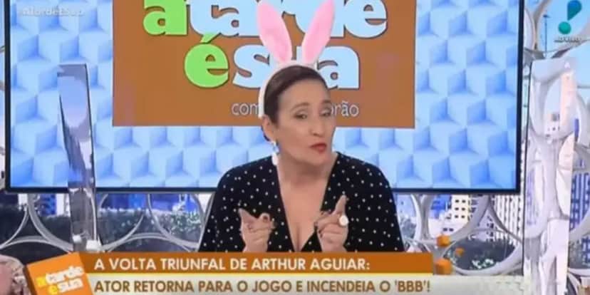Sonia Abrão é a fã número 1 de Arthur Aguiar, do "BBB22" (Foto: Reprodução/RedeTV!) Sonia Abrão é a fã número 1 de Arthur Aguiar, do "BBB22" (Foto: Reprodução/RedeTV!)