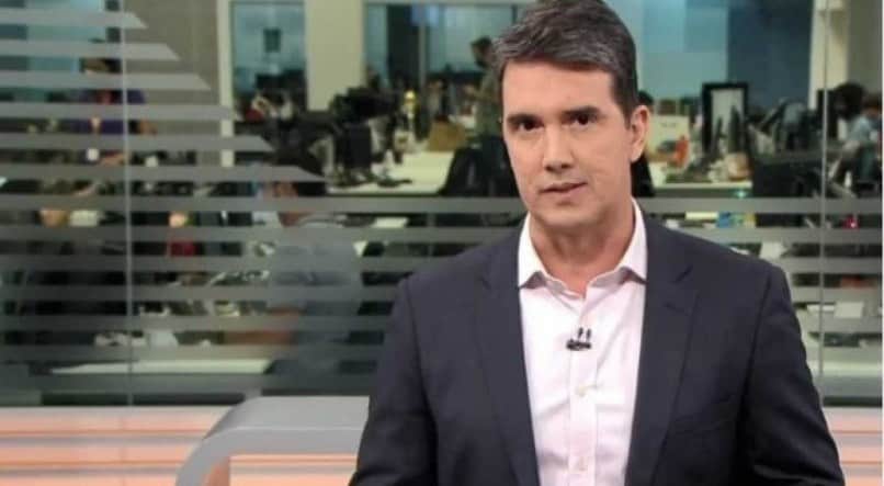Bruno Fontes, âncora da Globo, passou mal ao vivo (Foto: Reprodução) Bruno Fontes, âncora da Globo, passou mal ao vivo (Foto: Reprodução)