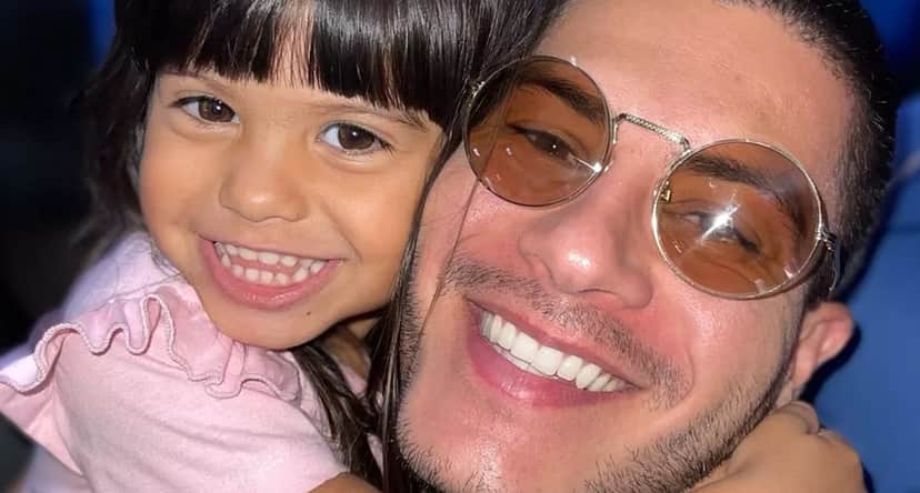 Arthur Aguiar pretende passar mais tempo com sua filha, Sophia Arthur Aguiar pretende passar mais tempo com sua filha, Sophia
