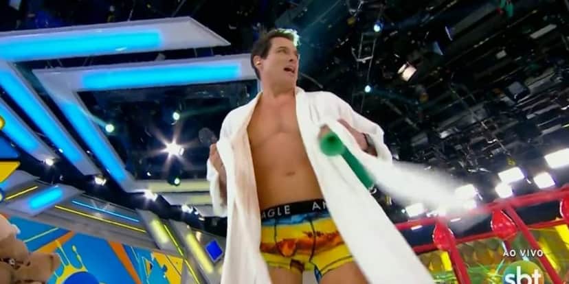 Celso Portiolli fica só de cueca no SBT (Foto: Reprodução) Celso Portiolli fica só de cueca no SBT (Foto: Reprodução)