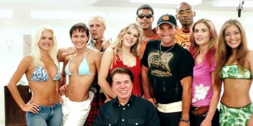 Silvio Santos com os participantes da 'Casa dos Artistas' (Foto: Reprodução/Revista Veja) Silvio Santos com os participantes da 'Casa dos Artistas' (Foto: Reprodução/Revista Veja)