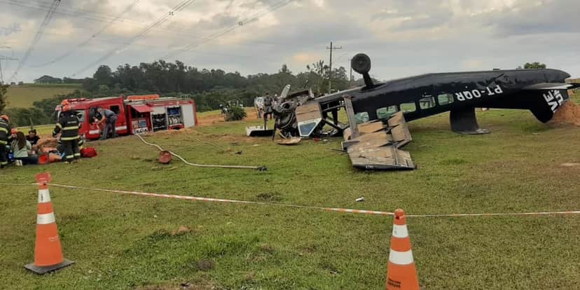 Acidente de avião tinha onze pessoas a bordo (Foto: Reprodução/Arquivo Pessoal) Acidente de avião tinha onze pessoas a bordo (Foto: Reprodução/Arquivo Pessoal)