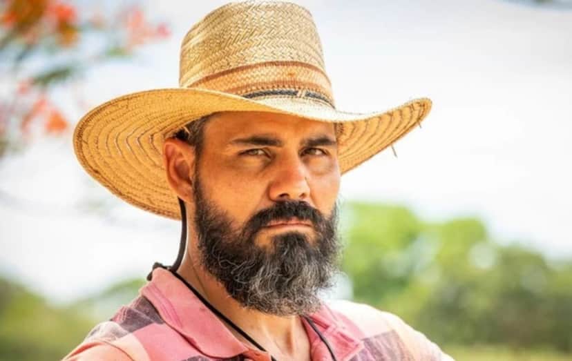 Alcides (Juliano Cazarré) tem sede de vingança em Pantanal e deseja matar o patrão por golpe (Foto: Reprodução / Globo) Alcides (Juliano Cazarré) tem sede de vingança em Pantanal e deseja matar o patrão por golpe (Foto: Reprodução / Globo)