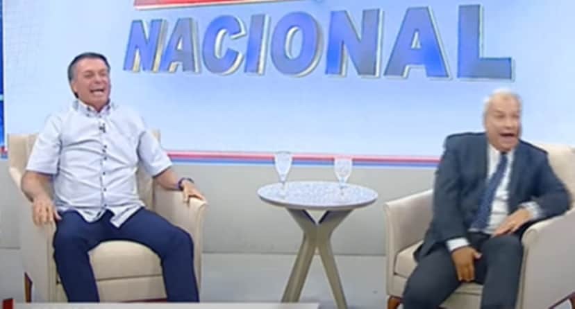 Bolsonaro e Sikêra Jr. morrem de rir com resposta da primeira-dama Bolsonaro e Sikêra Jr. morrem de rir com resposta da primeira-dama