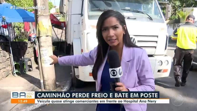 A repórter Camila Oliveira momentos antes do susto ao vivo na Globo A repórter Camila Oliveira momentos antes do susto ao vivo na Globo