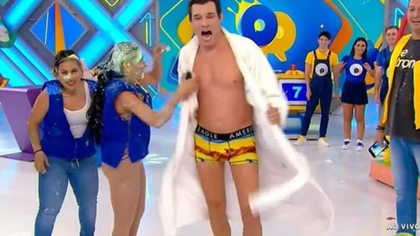 Celso Portiolli fica de cueca no Domingo Legal (Foto: Reprodução) Celso Portiolli fica de cueca no Domingo Legal (Foto: Reprodução)