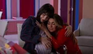 Com barrigão, Flávia abraça Paula em 'Quanto Mais Vida, Melhor!' (Foto: Reprodução / Globo) Com barrigão, Flávia abraça Paula em 'Quanto Mais Vida, Melhor!' (Foto: Reprodução / Globo)