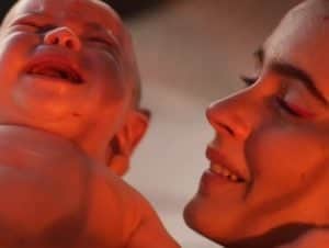 Flávia (Valentina Herszage) dará à luz sua filha após um parto difícil na novela das sete Quanto Mais Vida, Melhor (Foto: Reprodução / Globo) Flávia (Valentina Herszage) dará à luz sua filha após um parto difícil na novela das sete Quanto Mais Vida, Melhor (Foto: Reprodução / Globo)