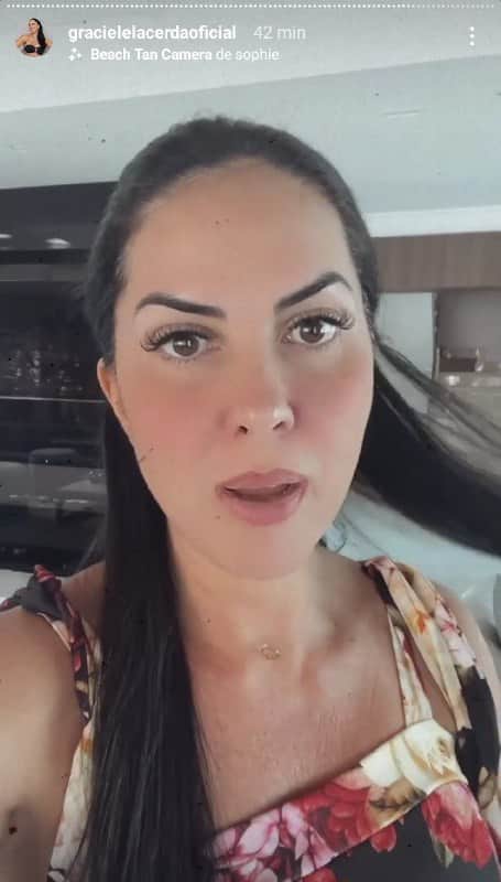 Graciele Lacerda ficou em casa, enquanto Zezé Di Camargo viajou sozinho (Foto: Reprodução/ Instagram) Graciele Lacerda ficou em casa, enquanto Zezé Di Camargo viajou sozinho (Foto: Reprodução/ Instagram)