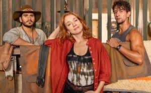 Irma (Camila Morgado) fica dividida entre Trindade (Gabriel Sater) e José Lucas (Irandhir Santos) em Pantanal (Foto: Reprodução / Globo) Irma (Camila Morgado) fica dividida entre Trindade (Gabriel Sater) e José Lucas (Irandhir Santos) em Pantanal (Foto: Reprodução / Globo)