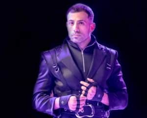 Em 'Cara e Coragem', Kaysar Dadour interpreta o atrapalhado dublê Kaká Bezerra (Foto: Reprodução / Globo / João Cotta) Em 'Cara e Coragem', Kaysar Dadour interpreta o atrapalhado dublê Kaká Bezerra (Foto: Reprodução / Globo / João Cotta)