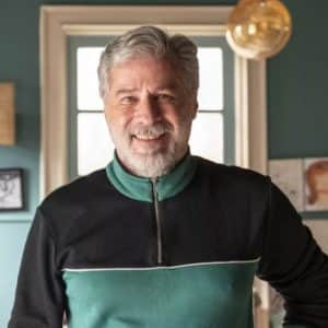 Em 'Cara e Coragem', Leopoldo Pacheco vive o mulherengo Joca, pai de Pat (Paolla Oliveira) (Foto: Reprodução / Globo / Fabio Rocha) Em 'Cara e Coragem', Leopoldo Pacheco vive o mulherengo Joca, pai de Pat (Paolla Oliveira) (Foto: Reprodução / Globo / Fabio Rocha)