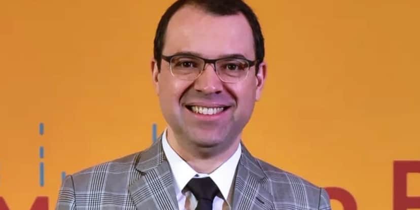 Mário Teixeira foi o autor de O Tempo Não Para (Foto: Reprodução/Globo) Mário Teixeira foi o autor de O Tempo Não Para (Foto: Reprodução/Globo)