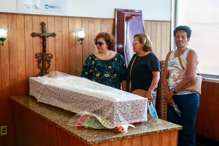 Corpo de Marilu Bueno é velado no cemitério São João Batista em Botafogo no Rio de Janeiro. Fotos: Victor Chapetta - Agnews Corpo de Marilu Bueno é velado no cemitério São João Batista em Botafogo no Rio de Janeiro. Fotos: Victor Chapetta - Agnews