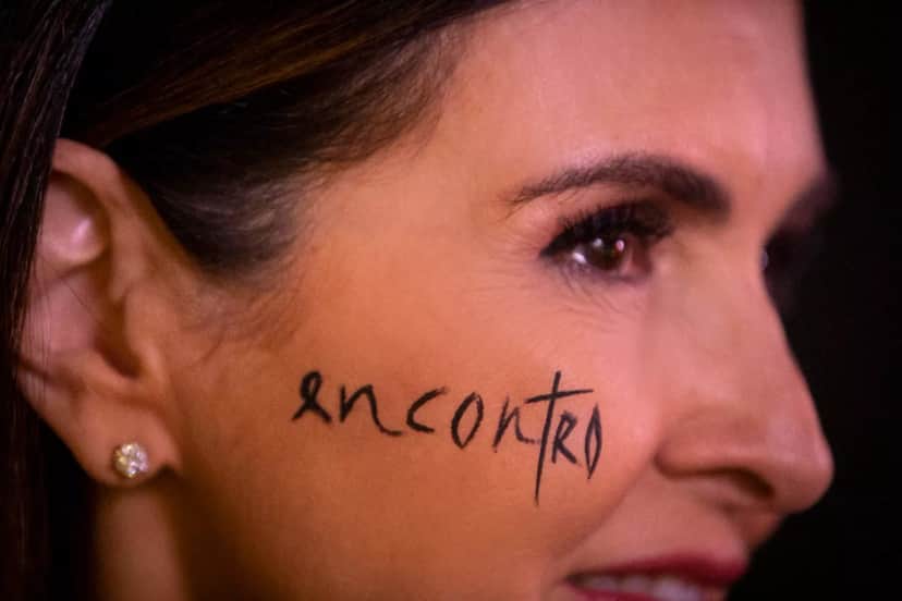 Fátima Bernardes exibindo tatuagem feita para programa especial do Encontro (Foto: Reprodução) Fátima Bernardes exibindo tatuagem feita para programa especial do Encontro (Foto: Reprodução)