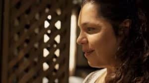 Bruaca (Isabel Teixeira) perguntará o que o peão faria com ela em 'Pantanal' (Foto: Reprodução / Globo) Bruaca (Isabel Teixeira) perguntará o que o peão faria com ela em 'Pantanal' (Foto: Reprodução / Globo)