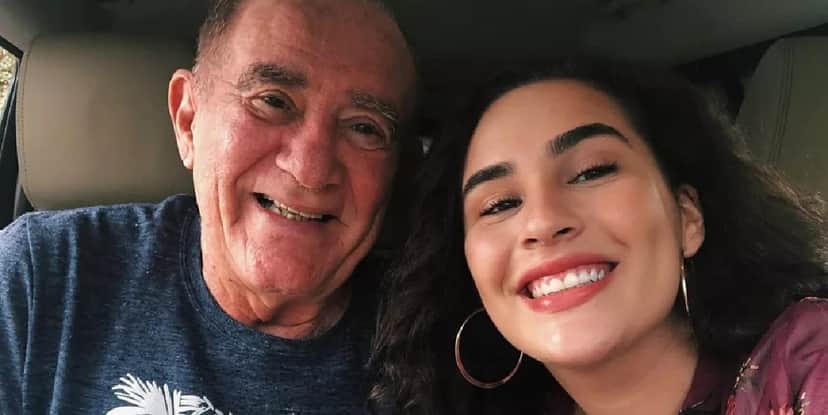 Renato Aragão ao lado da filha Lívia (Foto: Divulgação) Renato Aragão ao lado da filha Lívia (Foto: Divulgação)