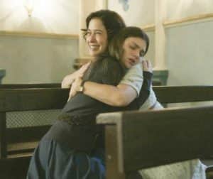 Heloísa (Paloma Duarte) e Olívia (Debora Ozório) descobrirão que são mãe e filha em Além da Ilusão, novela das seis da Globo (Foto: Reprodução / Globo) Heloísa (Paloma Duarte) e Olívia (Debora Ozório) descobrirão que são mãe e filha em Além da Ilusão, novela das seis da Globo (Foto: Reprodução / Globo)