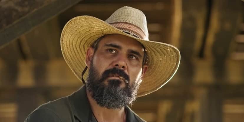 Juliano Cazarré abre o jogo e fala sobre discussões políticas nos bastidores da Globo: "marxistas" Juliano Cazarré abre o jogo e fala sobre discussões políticas nos bastidores da Globo: "marxistas"