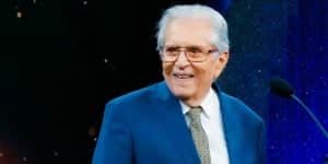 Carlos Alberto sofre queda de avião, é obrigado a conter o choro e dá adeus: "Me despedi pra morrer" Carlos Alberto sofre queda de avião, é obrigado a conter o choro e dá adeus: "Me despedi pra morrer"