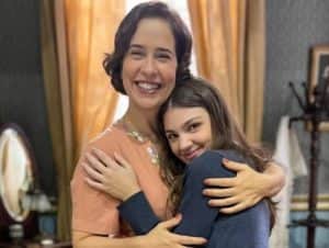 Heloísa (Paloma Duarte) e Olívia (Débora Ozório) em Além da Ilusão (Foto: Reprodução / Globo) Heloísa (Paloma Duarte) e Olívia (Débora Ozório) em Além da Ilusão (Foto: Reprodução / Globo)