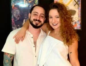 João Cappelli, ator de 'O Cravo e a Rosa' com a namorada, Bruna, também dubladora (Foto: Reprodução / Globo) João Cappelli, ator de 'O Cravo e a Rosa' com a namorada, Bruna, também dubladora (Foto: Reprodução / Globo)