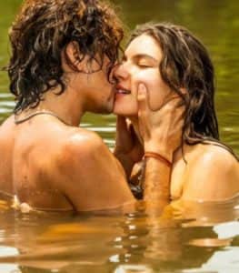 Juma (Alanis Guillen) e Jove 9Jesuíta Barbosa) em cena quente de Pantanal (Foto: Reprodução / Globo) Juma (Alanis Guillen) e Jove 9Jesuíta Barbosa) em cena quente de Pantanal (Foto: Reprodução / Globo)