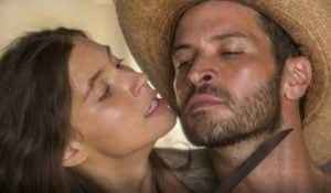Levi (Leandro Lima) atira em Juma (Alanis Guillen), mas a mocinha levará a melhor em Pantanal (Foto: Reprodução / Globo) Levi (Leandro Lima) atira em Juma (Alanis Guillen), mas a mocinha levará a melhor em Pantanal (Foto: Reprodução / Globo)