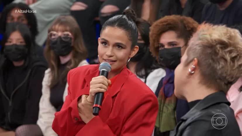 Nanda Costa ao lado da esposa, no "Altas Horas" Nanda Costa ao lado da esposa, no "Altas Horas"