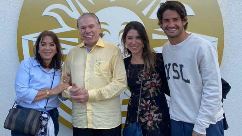 Silvio Santos vai com Rebeca Abravanel, Íris e Alexandre Pato ao circo (Foto: Reprodução) Silvio Santos vai com Rebeca Abravanel, Íris e Alexandre Pato ao circo (Foto: Reprodução)