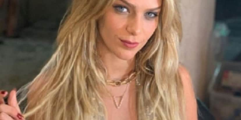 Com visual totalmente diferente da sua personagem em Malhação, Isabella Santoni surpreende com sua beleza - Foto: Reprodução Com visual totalmente diferente da sua personagem em Malhação, Isabella Santoni surpreende com sua beleza - Foto: Reprodução