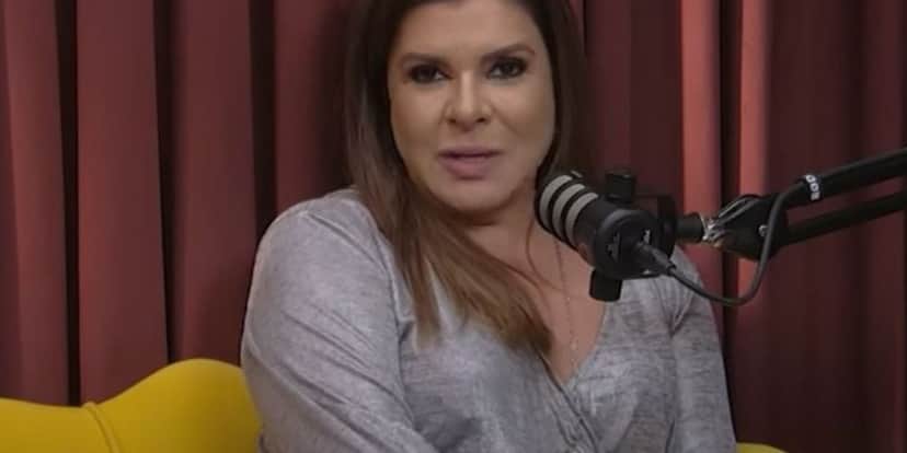 Mara Maravilha escandaliza em entrevista ao dar detalhes de vícios que não consegue tirar da sua vida - Reprodução Youtube Mara Maravilha escandaliza em entrevista ao dar detalhes de vícios que não consegue tirar da sua vida - Reprodução Youtube