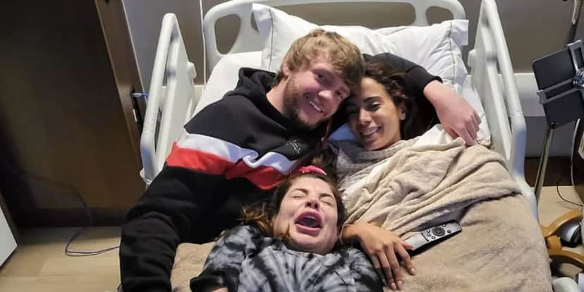 Anitta com namorado e Gkay em hospital (Foto: Instagram) Anitta com namorado e Gkay em hospital (Foto: Instagram)