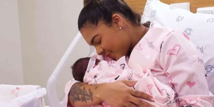 Tays Reis com sua filha recém-nascida (Foto: Instagram) Tays Reis com sua filha recém-nascida (Foto: Instagram)
