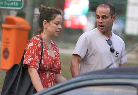 Leandra Leal em flagra ao lado do marido (Foto: Extra) Leandra Leal em flagra ao lado do marido (Foto: Extra)
