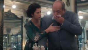 Anastácia acode Bartolomeu na novela Além da Ilusão (Foto: Reprodução / Globo) Anastácia acode Bartolomeu na novela Além da Ilusão (Foto: Reprodução / Globo)